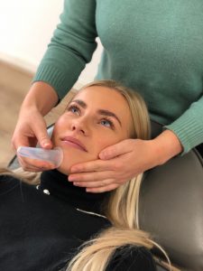 cupping gezicht